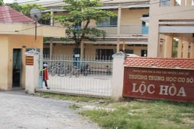 19 học sinh lớp 6 nhập viện cấp cứu vì chơi "Bom hôi"