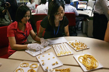 Giá vàng đồng loạt giảm sâu 