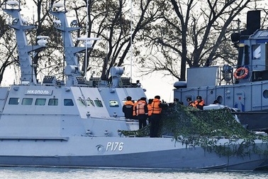 Moscow nói Ukraine từng dọa tấn công tàu Nga trên biển Azov