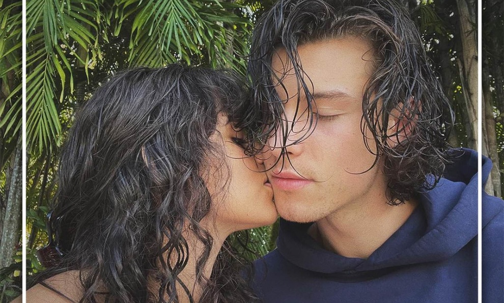 Ca sĩ có bản hit tỷ view chia tay bồ điển trai kém tuổi - 1 Ca sĩ có bản hit tỷ view chia tay bồ điển trai kém tuổi - 1