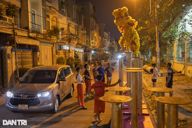 Những giọt mồ hôi phía sau tiếng trống múa lân