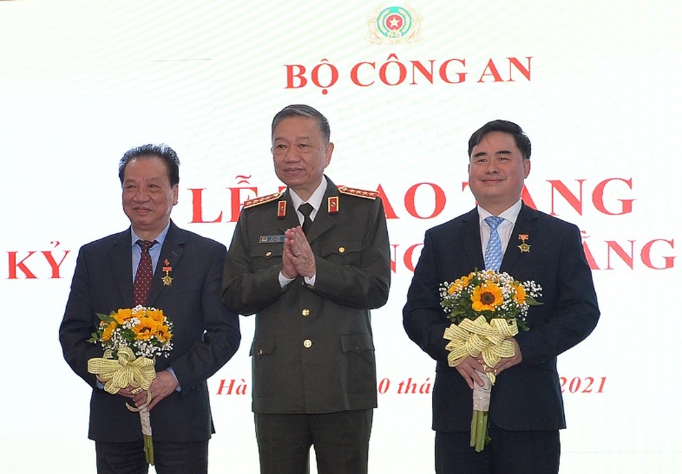Bộ trưởng Công an chủ biên cuốn sách về an ninh quốc gia - 3 Bộ trưởng Công an chủ biên cuốn sách về an ninh quốc gia - 3