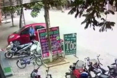 Chỉ có phụ nữ mới lơ đãng khi lái xe?