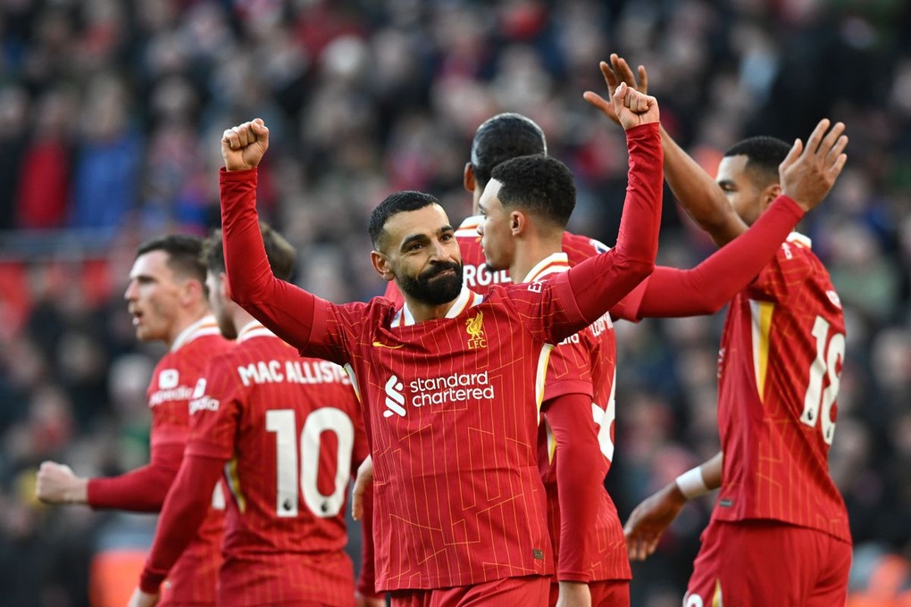 Liverpool duy trì khoảng cách 6 điểm với Arsenal - 1