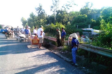 Đi đưa tang về, bị tàu cán chết 