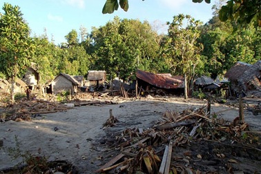 Solomons khẩn trương cứu trợ các làng bị sóng thần tấn công