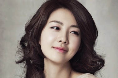 "Nữ hoàng Seon Deok" Lee Yo Won trẻ đẹp đáng kinh ngạc ở tuổi 41