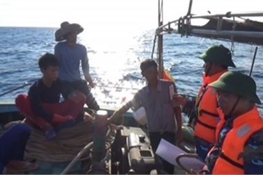 Xua đuổi 5 tàu cá Trung Quốc ra khỏi vùng biển Việt Nam