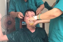 Đà Nẵng: Xúc động hình ảnh cuộc chiến chống Covid-19 của chiến sĩ áo trắng