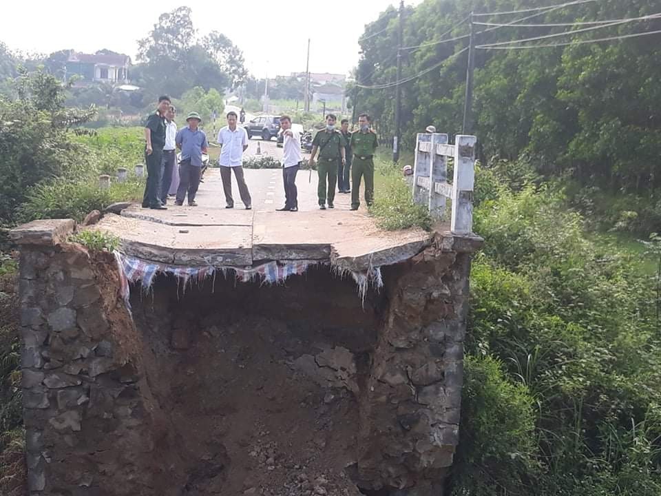 Cầu bê tông bất ngờ sập hoàn toàn trong đêm - 3 Cầu bê tông bất ngờ sập hoàn toàn trong đêm - 3