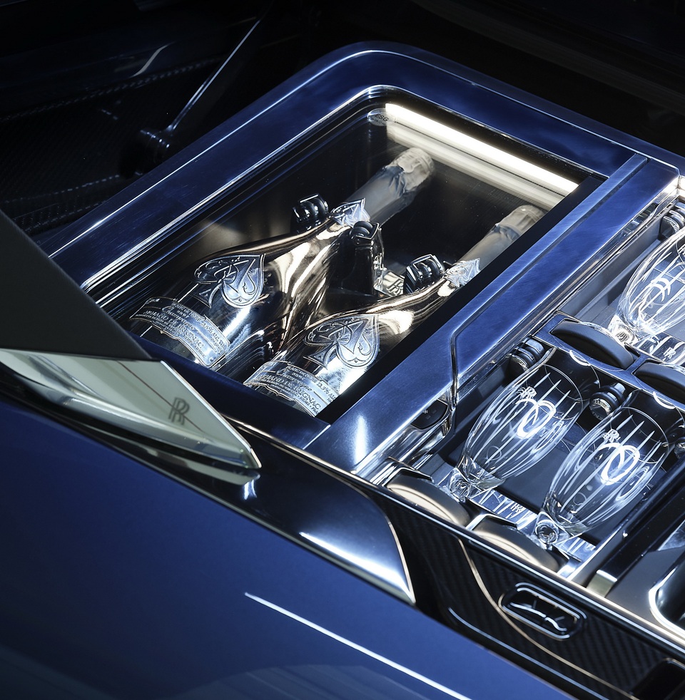 Cận cảnh siêu phẩm mới giá 28 triệu USD của Rolls-Royce - 11 Cận cảnh siêu phẩm mới giá 28 triệu USD của Rolls-Royce - 11