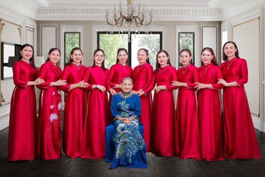 Gia đình đông con lập bảng phân công chăm mẹ 82 tuổi gây sốt