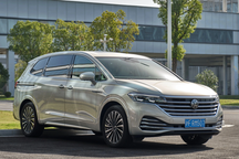 Đối thủ của Kia Carnival được đại lý nhận đặt cọc với giá khoảng 2 tỷ đồng