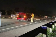 Người đàn ông đi qua đường cao tốc bị ô tô tông trúng, tử vong