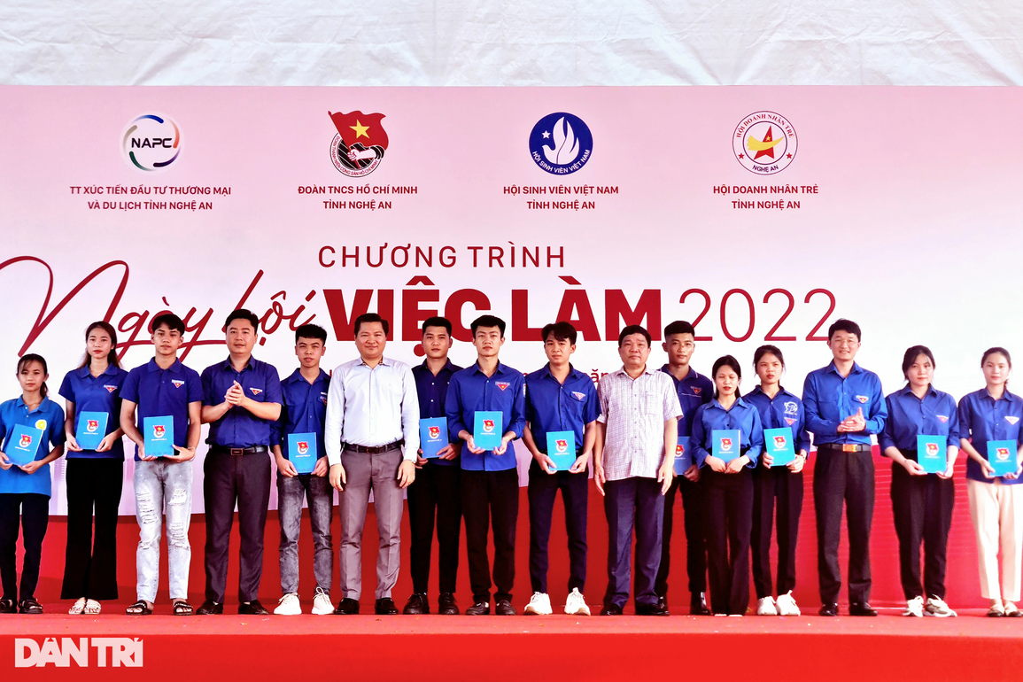 Mong tìm được việc làm, không đặt nặng về lương - 6 Mong tìm được việc làm, không đặt nặng về lương - 6