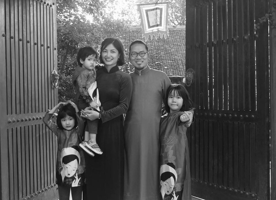 Bà xã Vượng Râu - gái 3 con vẫn rạng rỡ, vợ chồng tình tứ như mới yêu - 6