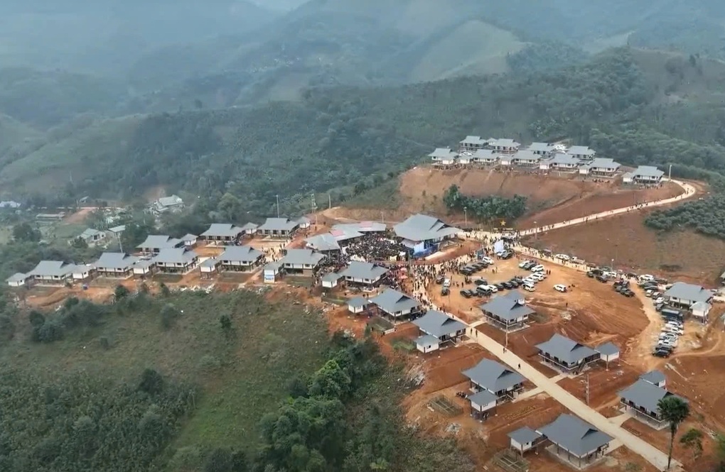 Thủ tướng Phạm Minh Chính dự lễ khánh thành khu tái thiết Làng Nủ - 4 Thủ tướng Phạm Minh Chính dự lễ khánh thành khu tái thiết Làng Nủ - 4