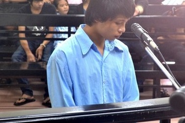  Trộm 11 chiếc nhẫn vàng của bác dâu đem bán