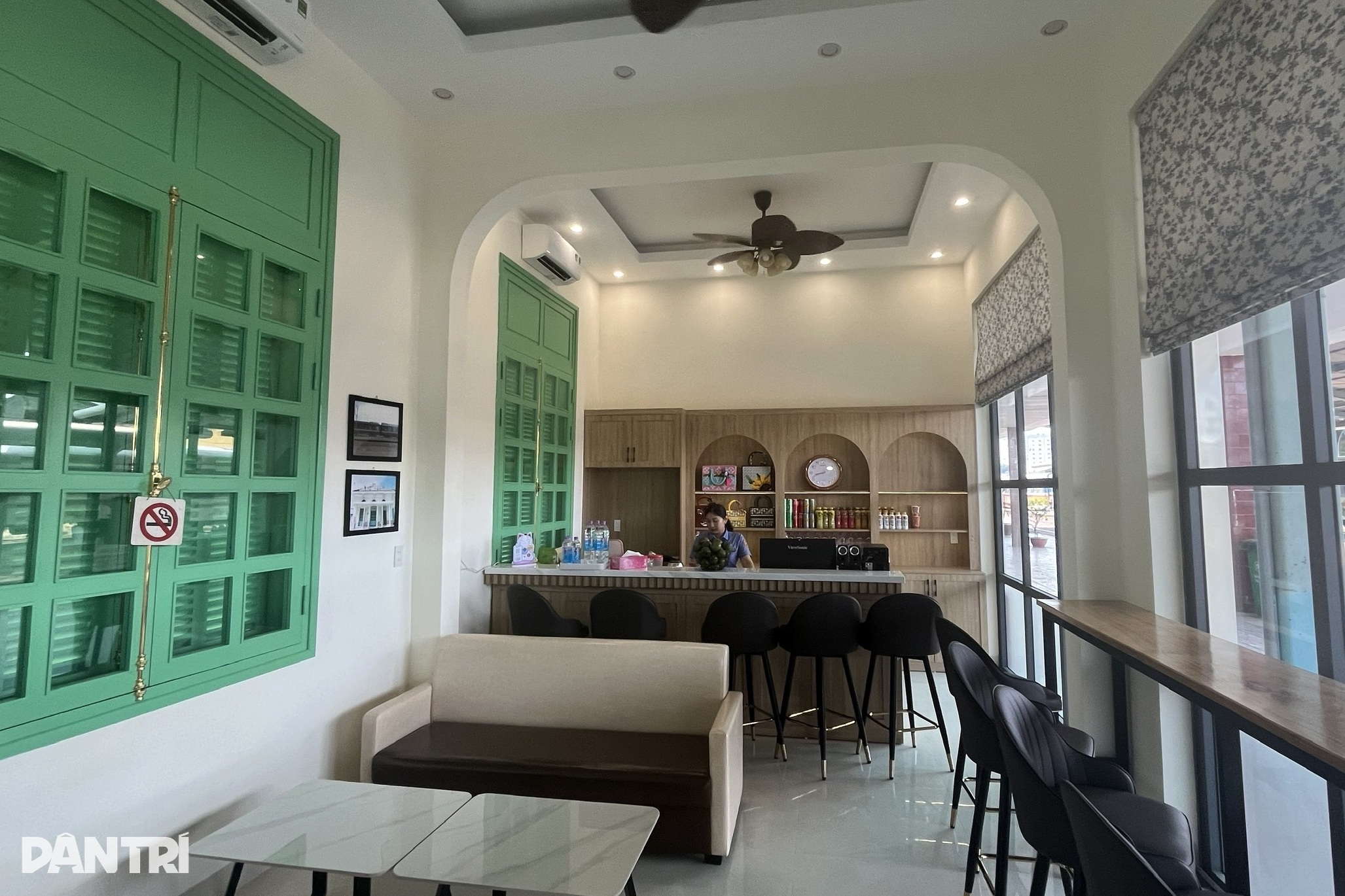 Stesen kereta api bercakap tentang kereta api lewat, dijemput ke bilik VIP dan dikenakan bayaran 20,000 VND - 2 Nhà ga lên tiếng vụ tàu trễ, được mời vào phòng VIP và bị thu 20.000 đồng - 2