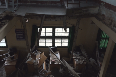 Sập sàn phòng học, 10 học sinh rớt xuống tầng trệt