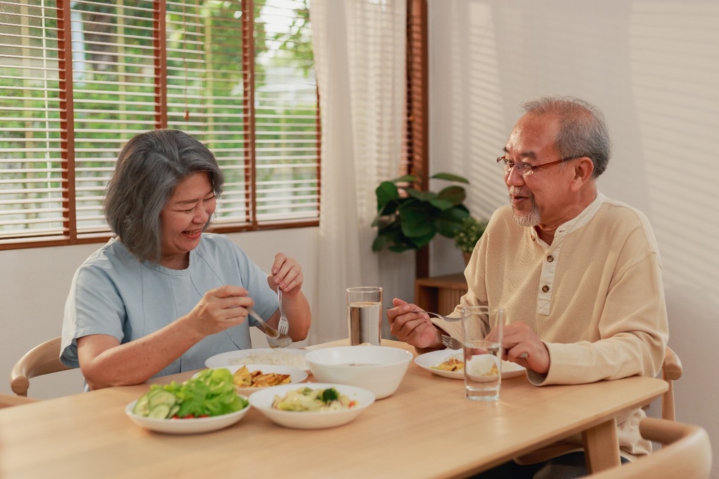 Dinh dưỡng hàng ngày cho sức khỏe dẻo dai tuổi ngoài 60 - 4 Dinh dưỡng hàng ngày cho sức khỏe dẻo dai tuổi ngoài 60 - 4