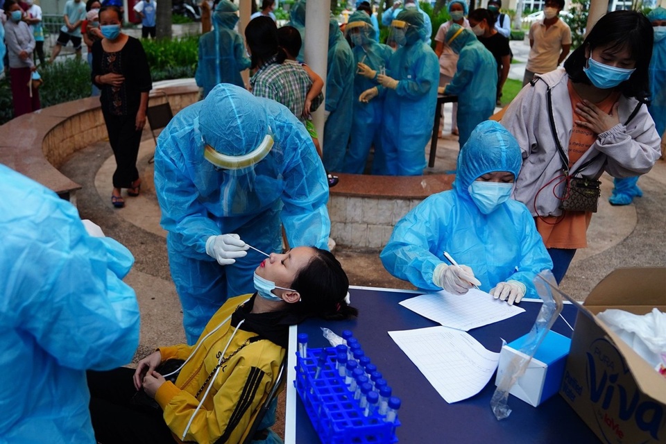 TPHCM: Hai chuỗi lây nhiễm SARS-CoV-2 đều có khả năng lây lan rất nhanh - 3 TPHCM: Hai chuỗi lây nhiễm SARS-CoV-2 đều có khả năng lây lan rất nhanh - 3