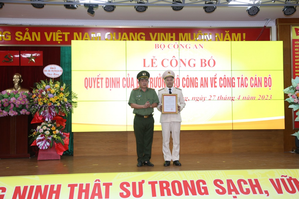 Thiếu tướng Đinh Văn Nơi trao quyết định bổ nhiệm lãnh đạo công an tỉnh - 1 Thiếu tướng Đinh Văn Nơi trao quyết định bổ nhiệm lãnh đạo công an tỉnh - 1