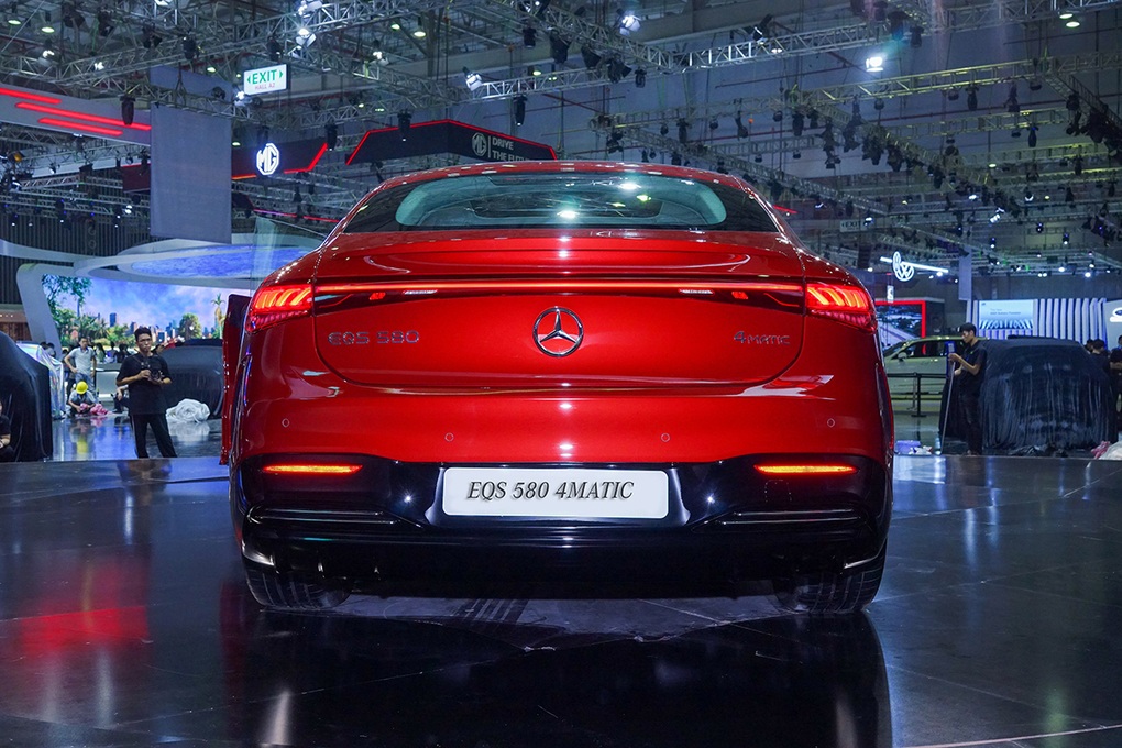 Lộ diện tại VMS 2022, xe điện Mercedes-Benz EQS chốt giá từ 4,84 tỷ đồng - 8 Lộ diện tại VMS 2022, xe điện Mercedes-Benz EQS chốt giá từ 4,84 tỷ đồng - 8
