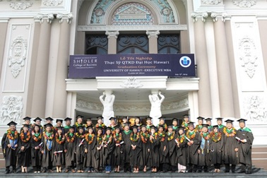 Lễ tốt nghiệp khóa Thạc sĩ Quản trị Kinh doanh cao cấp Đại học Hawaii