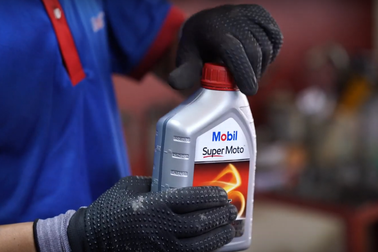 Lựa chọn dầu động cơ phù hợp cho xe máy của bạn có lợi thế nào?