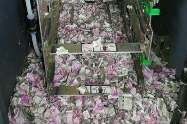 “Xót ruột” cảnh 400 triệu đồng trong máy ATM bị chuột nhai nát