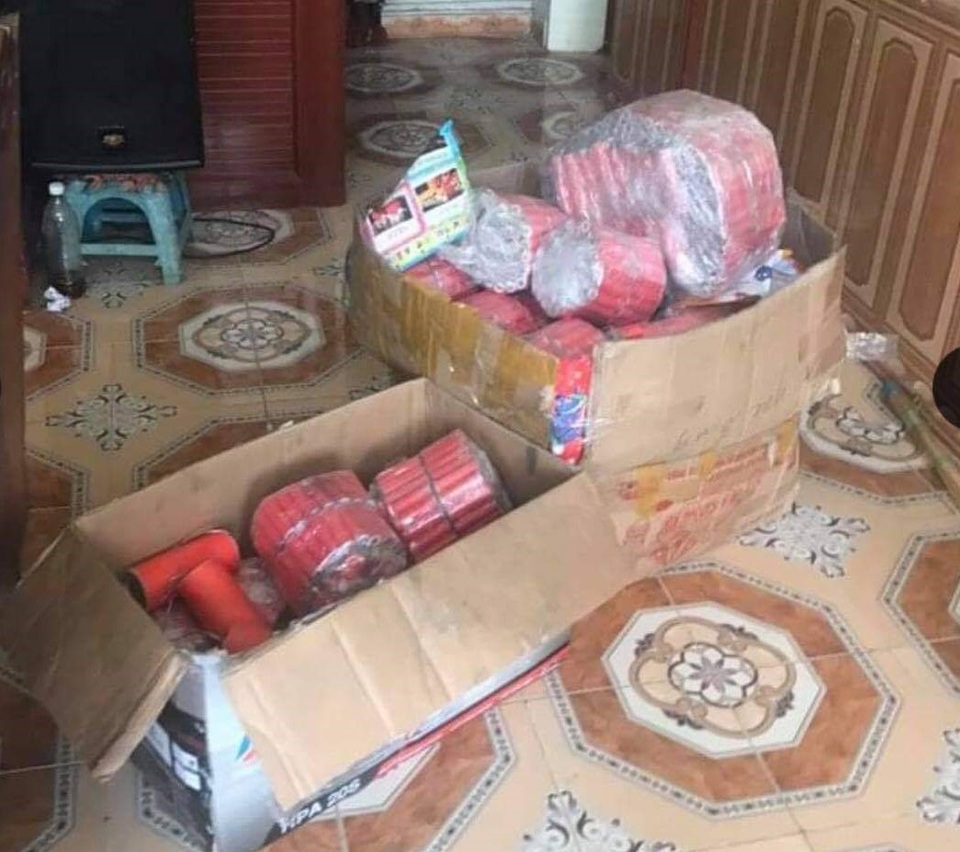 Bắt đối tượng sản xuất hàng tạ pháo nổ trái phép để bán dịp Tết - 2 Bắt đối tượng sản xuất hàng tạ pháo nổ trái phép để bán dịp Tết - 2