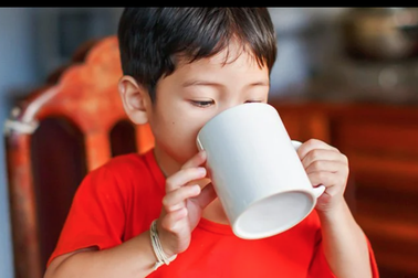 Cà phê có thực sự làm trẻ chậm phát triển không?