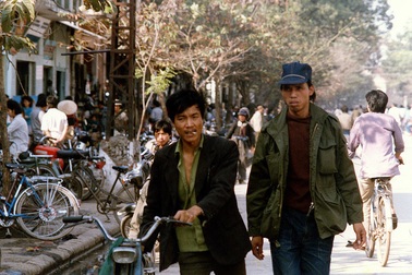 Số phận mũ cối, áo Nato, thời trang dân chơi một thời bao cấp