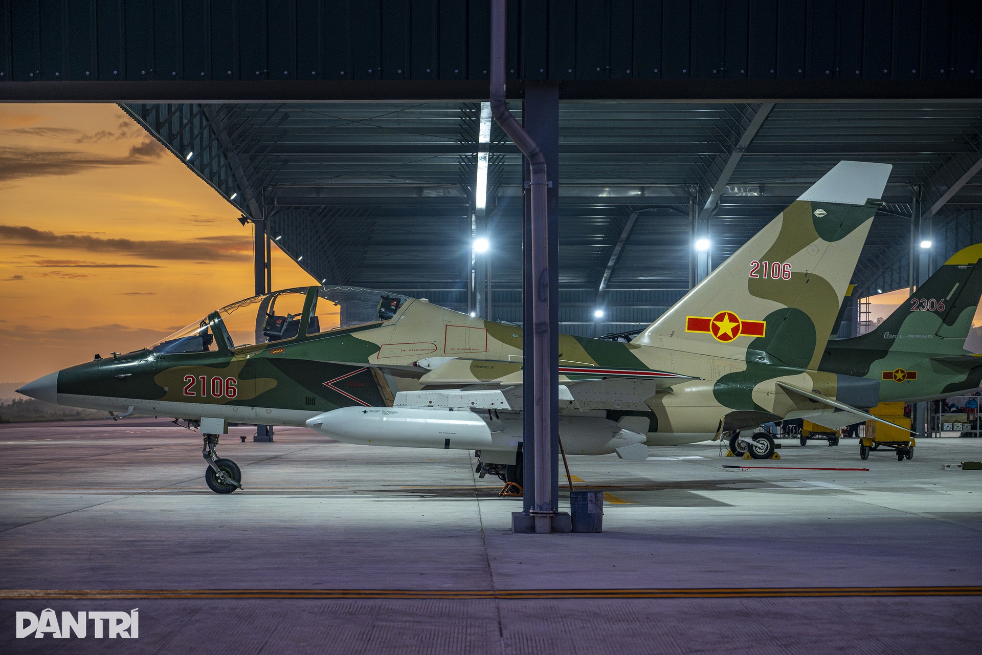 Đội hình mũi tên 5 tiêm kích SU-30MK2 đầy uy lực chuẩn bị cho đại lễ A80 - 17 Đội hình mũi tên 5 tiêm kích SU-30MK2 đầy uy lực chuẩn bị cho đại lễ A80 - 17