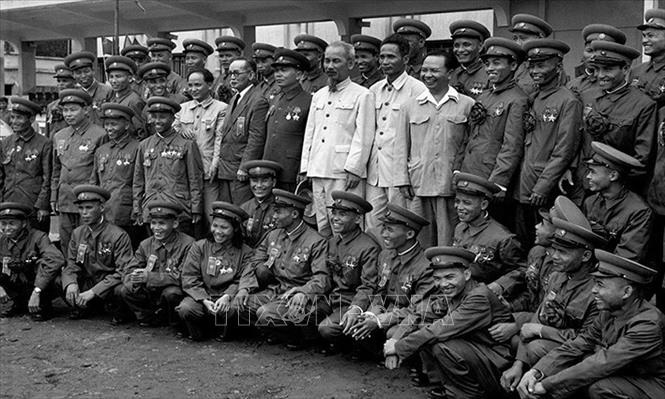 Kìm đà phình bộ máy nhà nước, bài học từ quyết sách thời chống Mỹ - 2 Kìm đà phình bộ máy nhà nước, bài học từ quyết sách thời chống Mỹ - 2