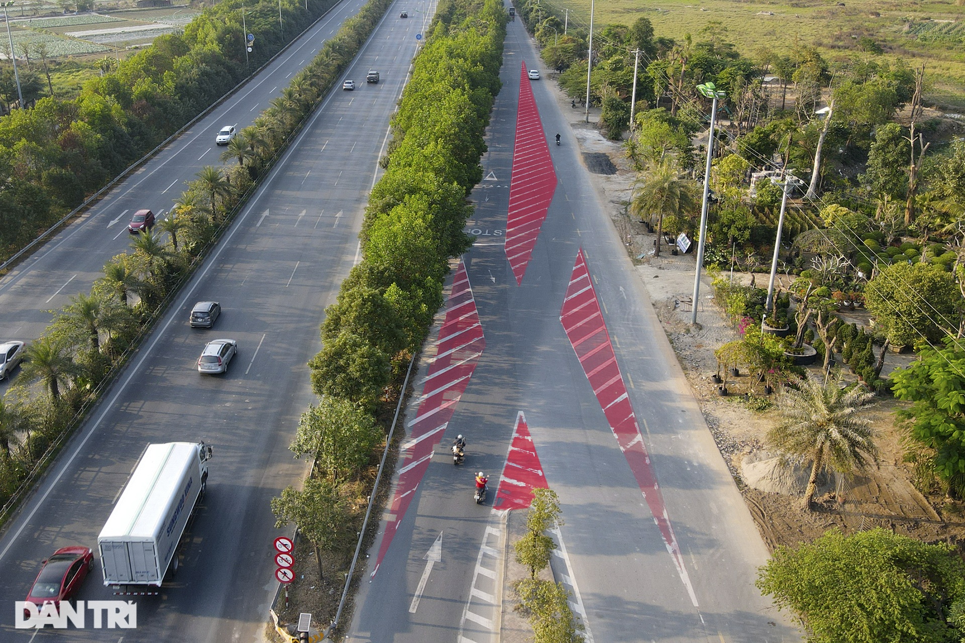 Phát hiện thêm nhiều vạch xương cá ở Hà Nội gây bức xúc người đi đường - 3 Phát hiện thêm nhiều vạch xương cá ở Hà Nội gây bức xúc người đi đường - 3