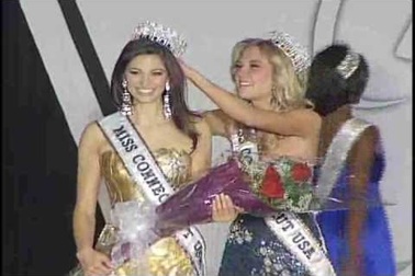 Phút đăng quang của người đẹp Regina Turner