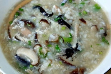 Học cách nấu cháo hàu nấm hương, món ngon dinh dưỡng cho bữa trưa