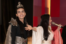 BB Trần mất 5 tiếng để đóng cảnh "khóa môi" Nhật Kim Anh vì... ngượng