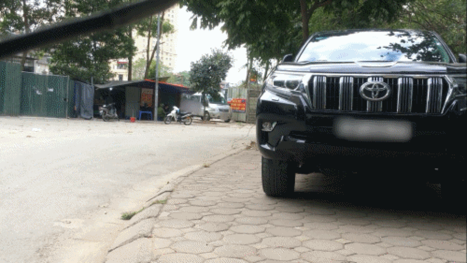Sau vụ ô tô bị đập phá, nhiều tài xế vội gửi xe vào bãi lậu - 2 Sau vụ ô tô bị đập phá, nhiều tài xế vội gửi xe vào bãi lậu - 2