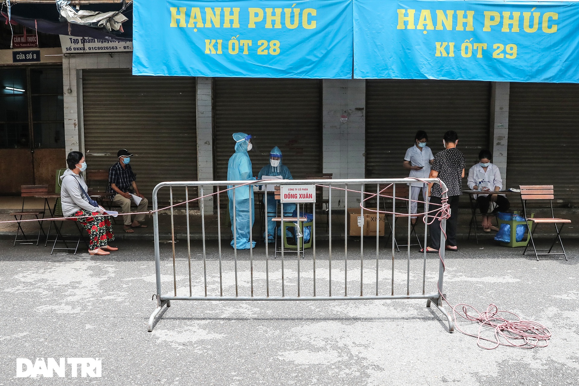 Cận cảnh quá trình vét sạch F0 ngoài cộng đồng trên địa bàn TP Hà Nội - 1 Cận cảnh quá trình vét sạch F0 ngoài cộng đồng trên địa bàn TP Hà Nội - 1