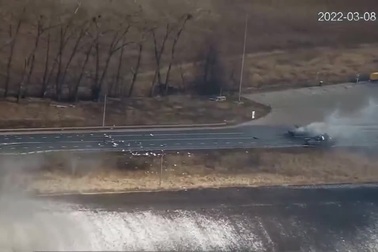 Ukraine tung video bắn pháo chính xác vào đoàn xe quân sự Nga gần Kiev