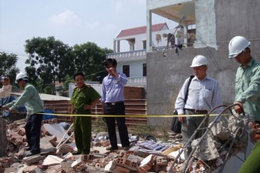 Thanh tra Bộ Xây dựng vào cuộc vụ sập nhà kinh hoàng