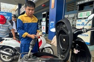 Nhiều tỉnh phía Nam tăng cường kiểm tra mua bán xăng dầu