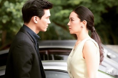 Vào viện thăm chồng cũ, tôi giật mình khi anh đưa hai bản hợp đồng