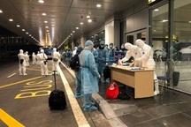 Hình ảnh đầu tiên của 30 người Việt vừa trở về từ Vũ Hán