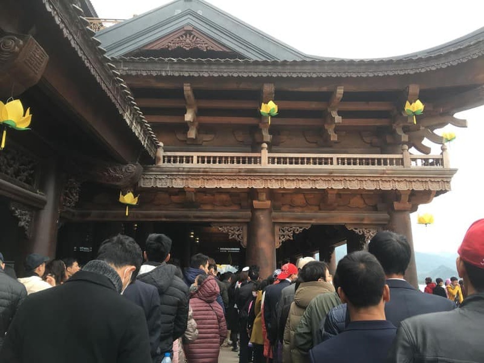 Biển người nườm nượp đổ về ngôi chùa lớn nhất thế giới ở Hà Nam - 10 Biển người nườm nượp đổ về ngôi chùa lớn nhất thế giới ở Hà Nam - 10