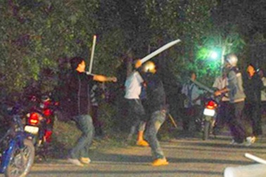 Mâu thuẫn giữa 3 thanh niên, 2 người thương vong