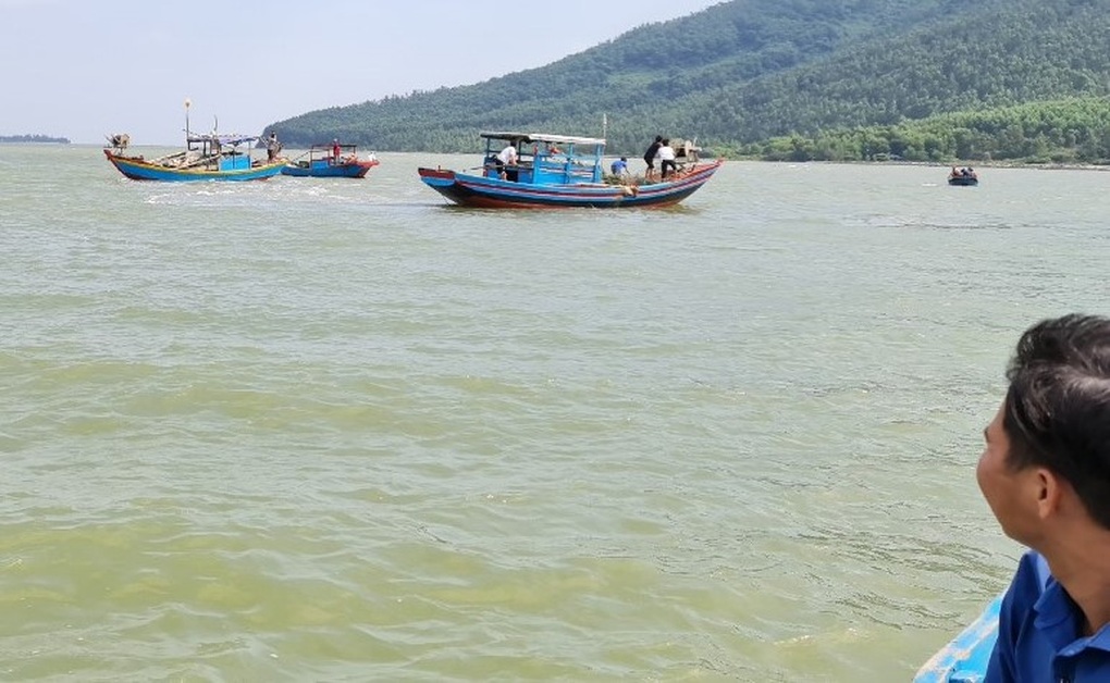 Bé trai 5 tuổi đuối nước khi đi thả lưới cùng bố mẹ - 1 Bé trai 5 tuổi đuối nước khi đi thả lưới cùng bố mẹ - 1